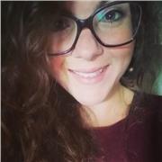 Maestra di scuola elementare offre aiuto compiti per il periodo estivo